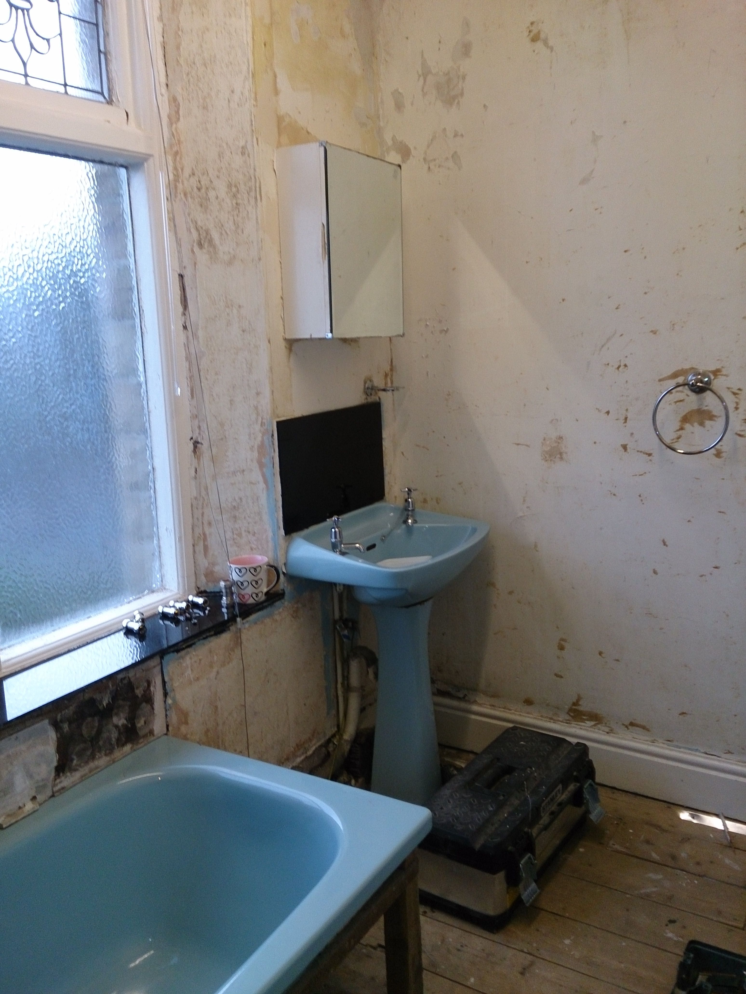 Small bathroom refurbishment (before)